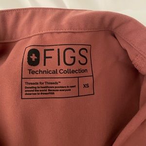 FIGS Rafaela™ Oversized Scrub Top women mauve